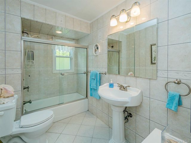 38 Pell Terrace, Garden City, NY 11530