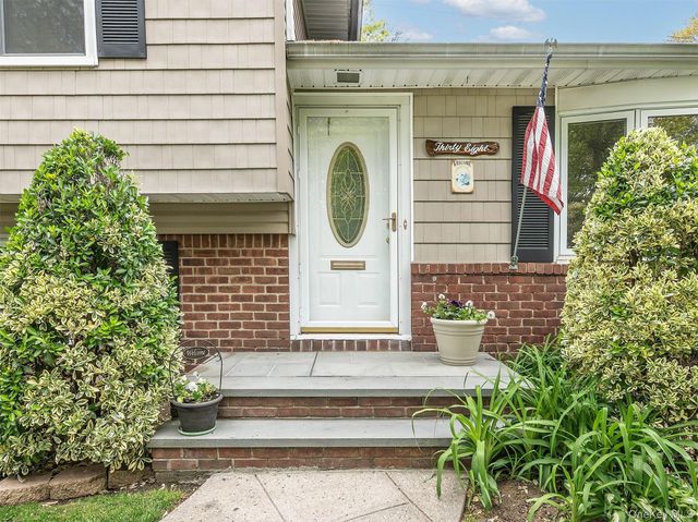 38 Pell Terrace, Garden City, NY 11530