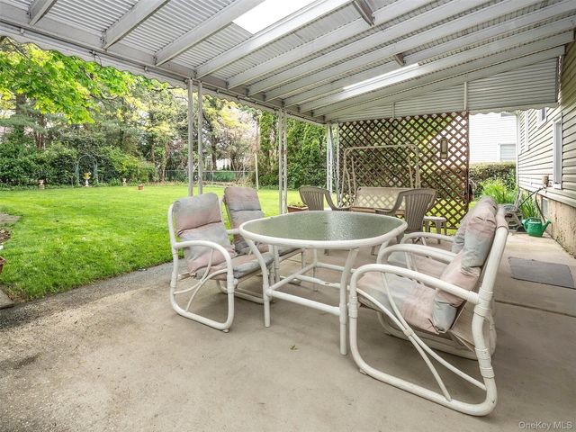 38 Pell Terrace, Garden City, NY 11530