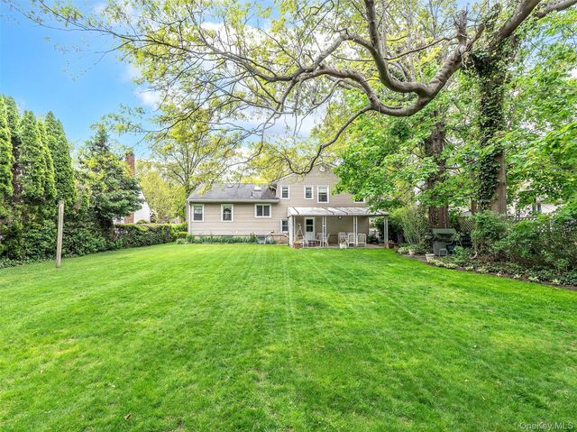 38 Pell Terrace, Garden City, NY 11530
