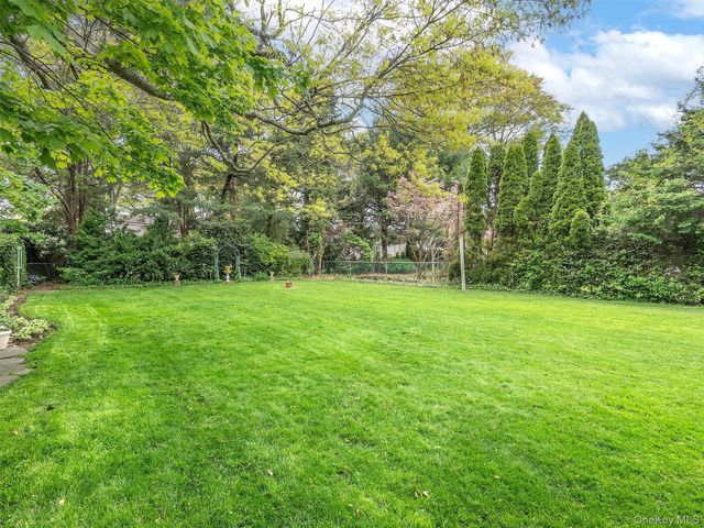 38 Pell Terrace, Garden City, NY 11530