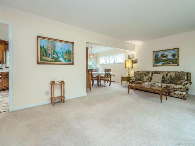 38 Pell Terrace, Garden City, NY 11530