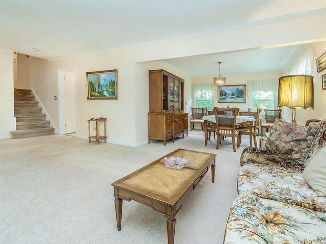 38 Pell Terrace, Garden City, NY 11530