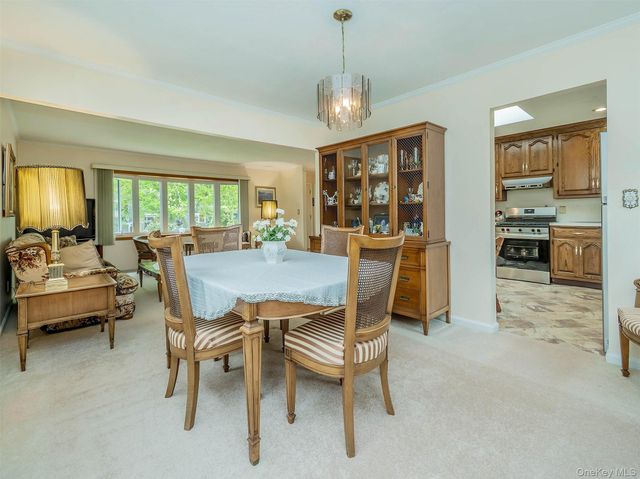 38 Pell Terrace, Garden City, NY 11530