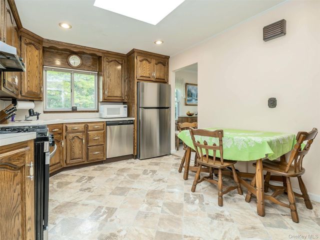 38 Pell Terrace, Garden City, NY 11530