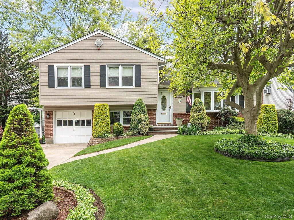38 Pell Terrace, Garden City, NY 11530