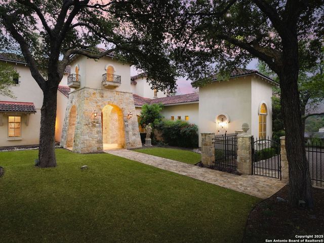 810 Garraty Hill, Terrell Hills, TX 78209