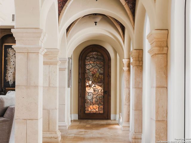 810 Garraty Hill, Terrell Hills, TX 78209