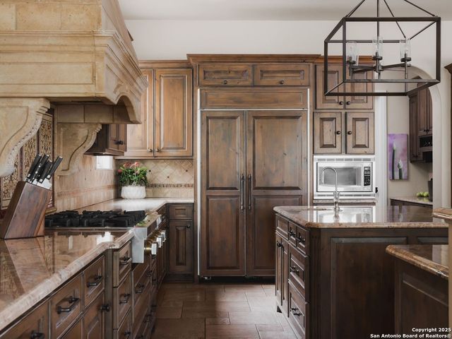 810 Garraty Hill, Terrell Hills, TX 78209