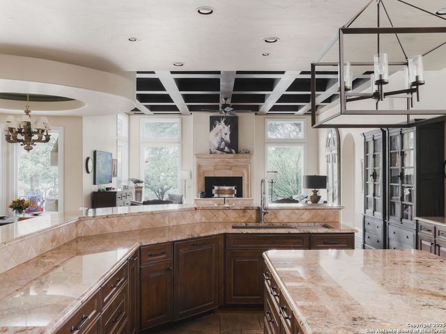 810 Garraty Hill, Terrell Hills, TX 78209