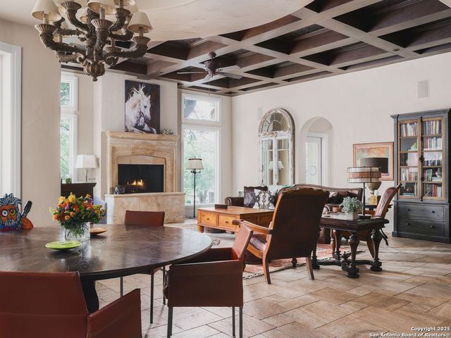 810 Garraty Hill, Terrell Hills, TX 78209