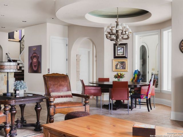 810 Garraty Hill, Terrell Hills, TX 78209