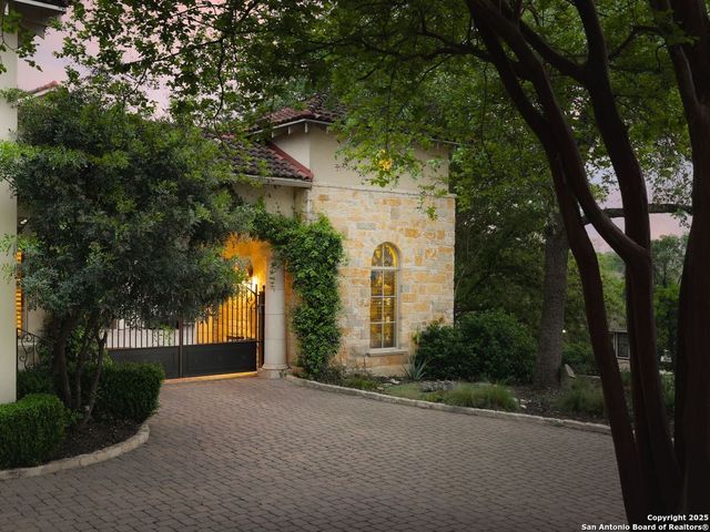 810 Garraty Hill, Terrell Hills, TX 78209