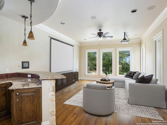 810 Garraty Hill, Terrell Hills, TX 78209