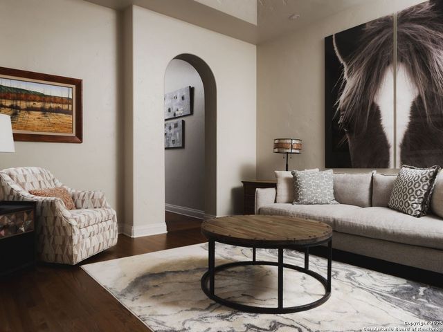 810 Garraty Hill, Terrell Hills, TX 78209