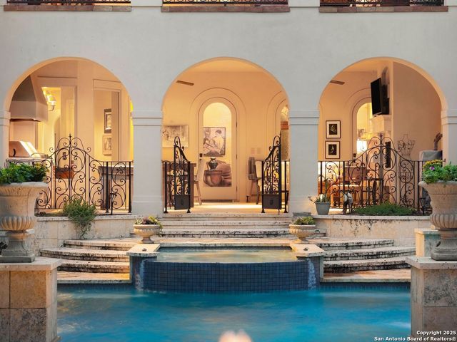 810 Garraty Hill, Terrell Hills, TX 78209