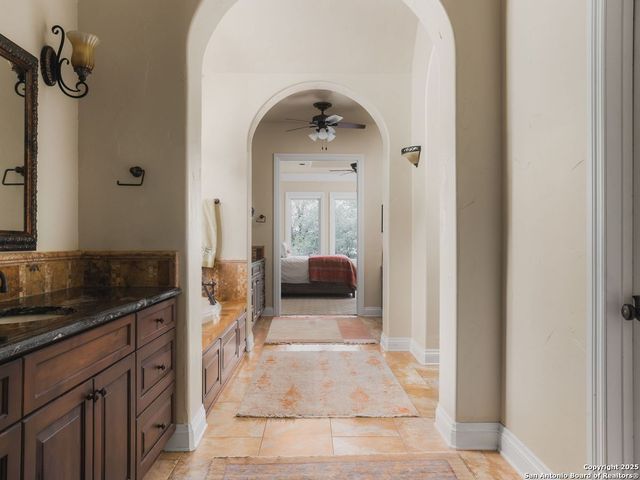 810 Garraty Hill, Terrell Hills, TX 78209