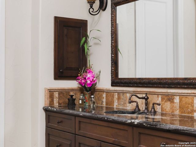 810 Garraty Hill, Terrell Hills, TX 78209