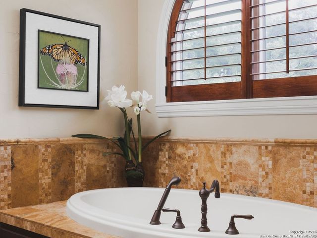 810 Garraty Hill, Terrell Hills, TX 78209