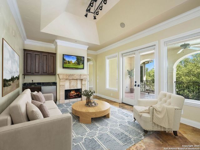 810 Garraty Hill, Terrell Hills, TX 78209