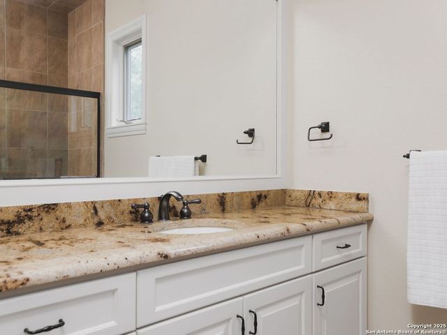 810 Garraty Hill, Terrell Hills, TX 78209