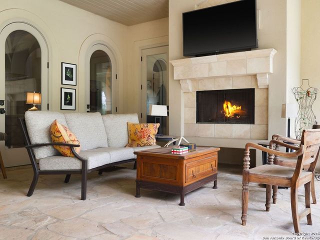 810 Garraty Hill, Terrell Hills, TX 78209