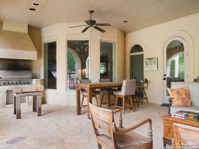 810 Garraty Hill, Terrell Hills, TX 78209