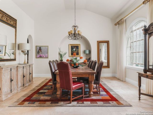 810 Garraty Hill, Terrell Hills, TX 78209