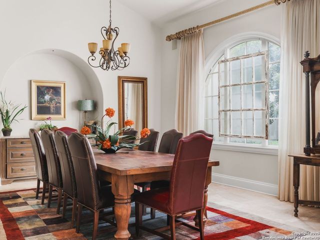 810 Garraty Hill, Terrell Hills, TX 78209