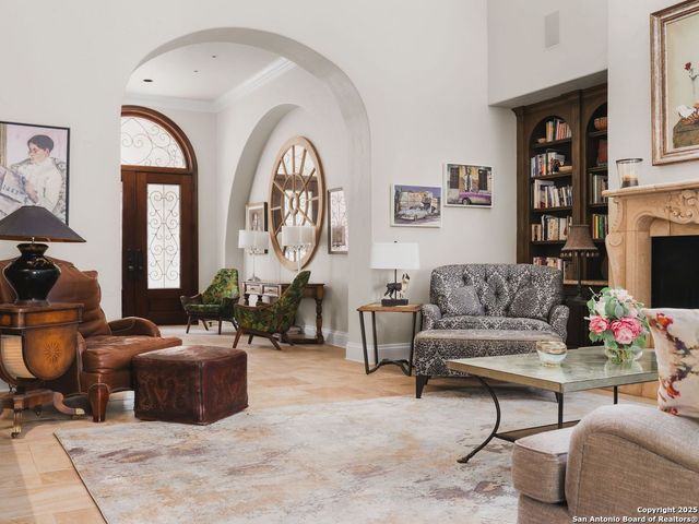 810 Garraty Hill, Terrell Hills, TX 78209