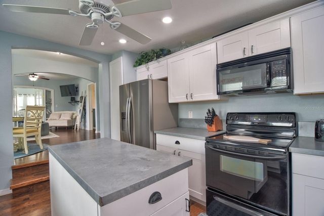 318 34TH STREET W, Bradenton, FL 34205