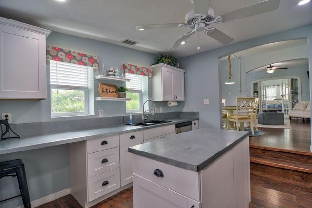 318 34TH STREET W, Bradenton, FL 34205