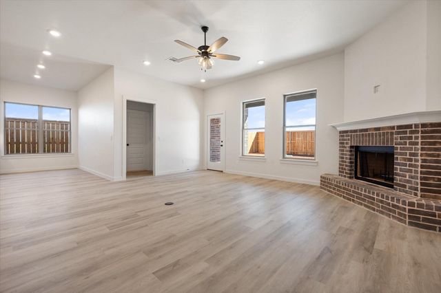 2912 Sunflower Avenue, Wolfforth, TX 79382