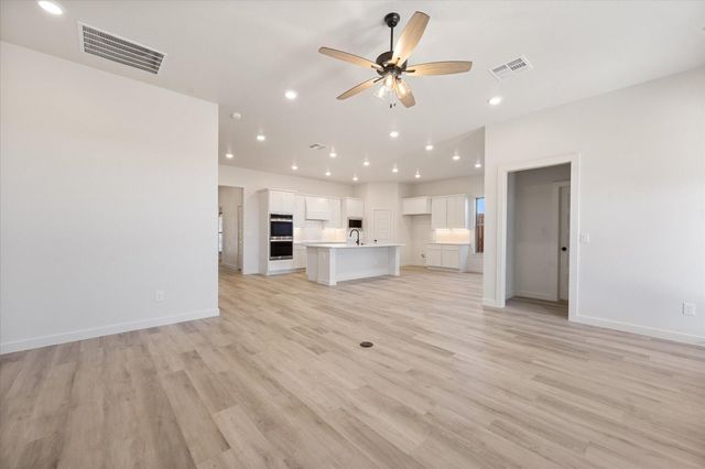 2912 Sunflower Avenue, Wolfforth, TX 79382