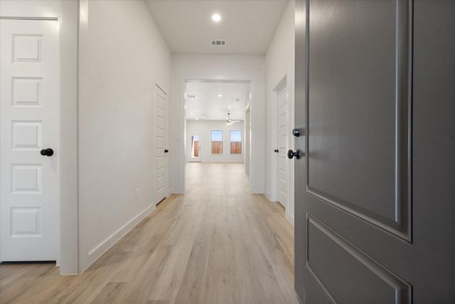 2912 Sunflower Avenue, Wolfforth, TX 79382