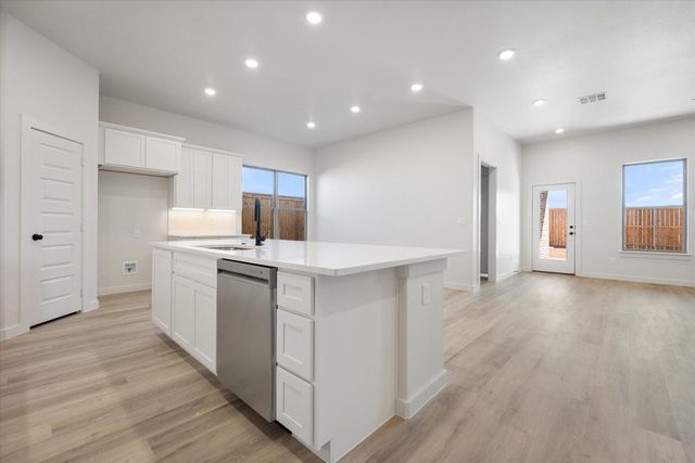 2912 Sunflower Avenue, Wolfforth, TX 79382