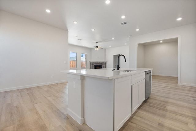 2912 Sunflower Avenue, Wolfforth, TX 79382