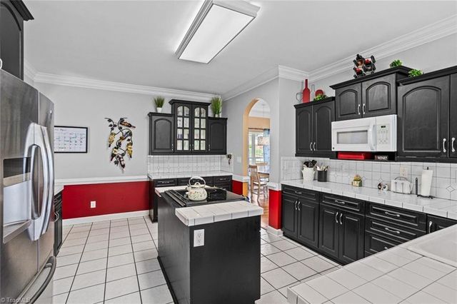 290 Greenturf Drive, Winston-salem, NC 27107