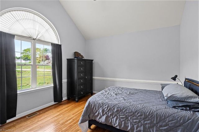 290 Greenturf Drive, Winston-salem, NC 27107