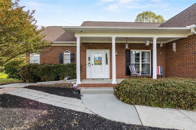 290 Greenturf Drive, Winston-salem, NC 27107