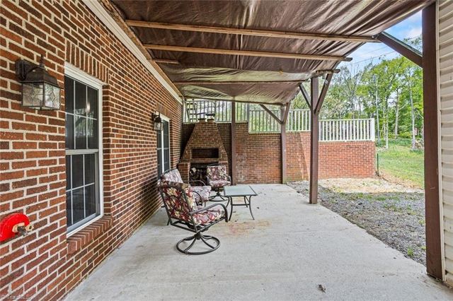 290 Greenturf Drive, Winston-salem, NC 27107