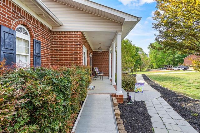 290 Greenturf Drive, Winston-salem, NC 27107