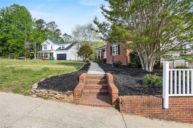 290 Greenturf Drive, Winston-salem, NC 27107