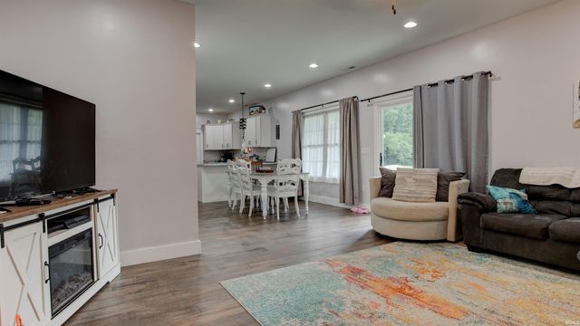 6205 W Lincoln Streets, Richland, IN 47634