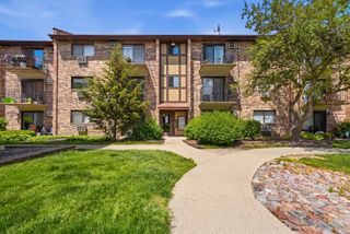 332 KLEIN CREEK Court C, Carol Stream, IL 60188