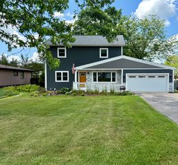 145 N Pleasant Road, Lake Zurich, IL 60047