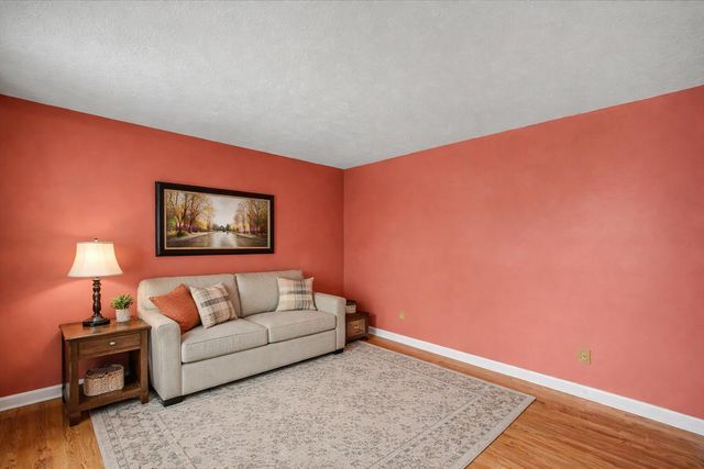 901 Woodglen Court, Lexington, KY 40515