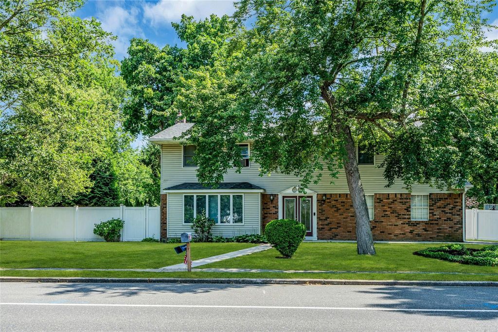1296 Townline Road, Hauppauge, NY 11788