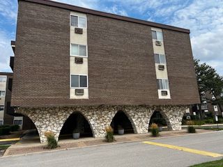 1301 S Finley Road 414, Lombard, IL 60148