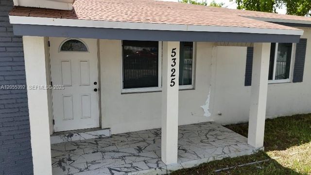5325 SW 22nd St, West Park, FL 33023